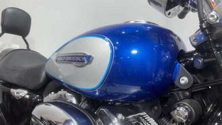 Harley-Davidson Sportster XL 1200 C 2011 ONLY 8K MOT STUNNING CRUISER BIKE 1200CC 18