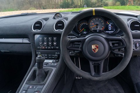 Porsche 718 Cayman GT4 RS 12