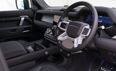 Land Rover Defender 110 X-Dynamic S D250 9