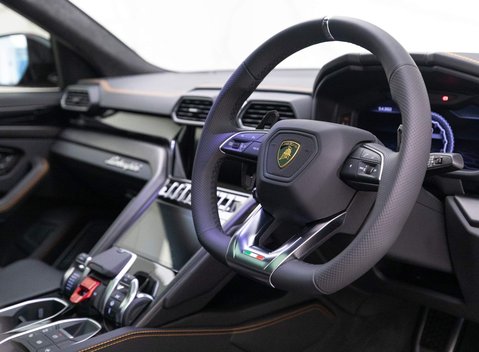 Lamborghini Urus V8 5