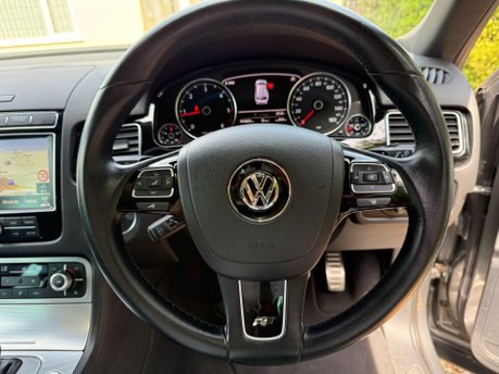 Volkswagen Touareg 3.0 TDI V6 BlueMotion Tech R-Line Tiptronic 4WD Euro 6 (s/s) 5dr 18