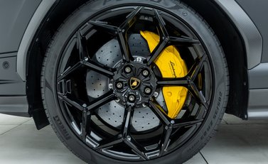 Lamborghini Urus Performante 33