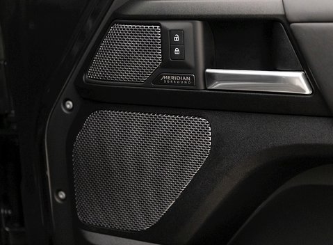 Land Rover Defender 110 V8 21