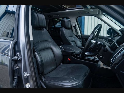Land Rover Range Rover 3.0 Range Rover Vogue SE D MHEV Auto 4WD 5dr 10