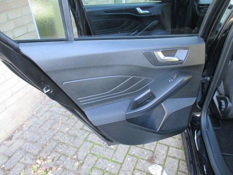 Ford Focus 1.0T EcoBoost ST-Line Euro 6 (s/s) 5dr 52