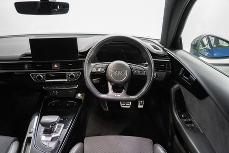 Audi A4 2.0 TFSI 40 Black Edition Estate 5dr Petrol S Tronic Euro 6 (s/s) (204 ps) 7