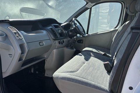 Renault Trafic SL27 115ps dCi Panel Van - Low Miles 15