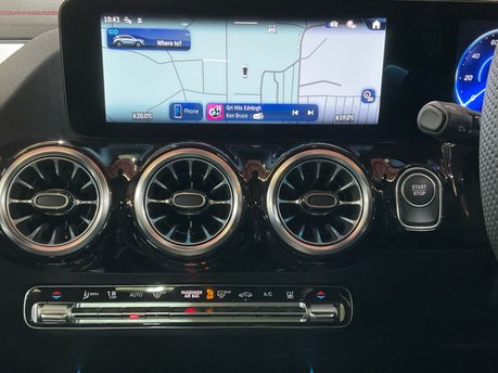 Mercedes-Benz EQA EQA 300 4Matic AMG Line Premium Plus Auto Electric 66 KWH PAN ROOF/HEADS UP 13