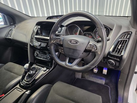 Ford Focus 2.3T EcoBoost RS Hatchback 5dr Petrol Manual AWD Euro 6 (s/s) (350 ps) 38