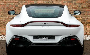 Aston Martin V8 Vantage 5