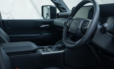 Toyota Land Cruiser Invincible 13