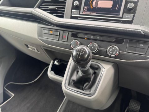 Volkswagen Transporter T28 TDI P/V HIGHLINE 23