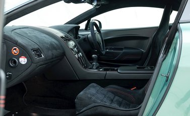 Aston Martin Vantage GT8 12