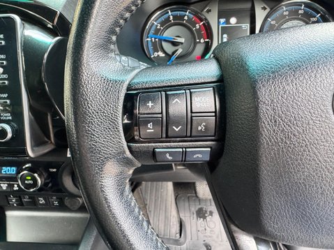 Toyota Hilux INVINCIBLE X 4WD D-4D DCB 25