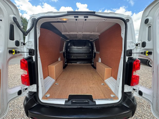 Peugeot Expert XLWB L3H1 Low Roof Professional Premium 2900 Air Con EURO 6 9