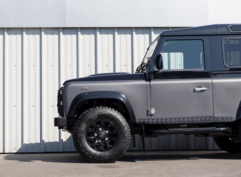 Land Rover Defender 90 Autobiography Edition 26