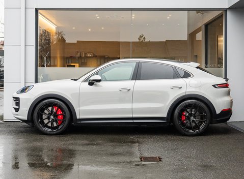 Porsche Cayenne TURBO E-HYBRID COUPE 3