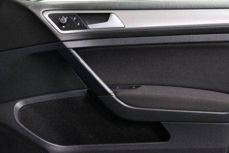 Volkswagen Golf S TSI 26