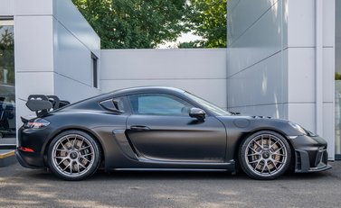 Porsche Cayman GT4 RS (718) 2