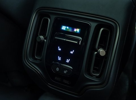 Aston Martin DBX 707 19