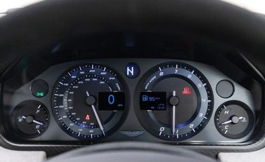 Aston Martin Vantage S V12 10