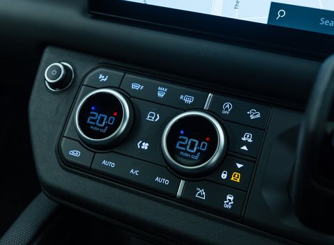 Land Rover Defender 90 V8 P525 21