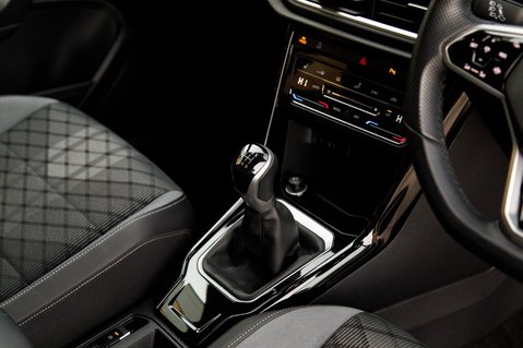 Volkswagen T-Roc R-LINE TSI 31