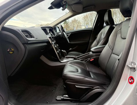 Volvo V40 1.6 V40 SE Luxury D2 Auto 5dr 16