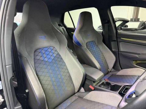 Volkswagen Golf 2.0 TSI R Hatchback 5dr Petrol DSG 4Motion Euro 6 (s/s) (320 ps) 6