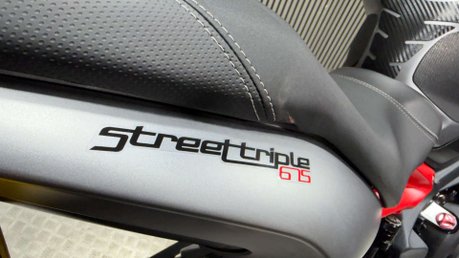 Triumph Street Triple R 2013 ONLY 21K QUICK SHIFTER, LOADS OF EXTRAS, LONG MOT 40