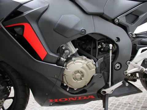 Honda CBR1000RR Fireblade CBR 1000 RR FIREBLADE ABS RA-J 18