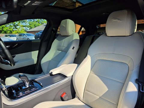 Jaguar XE 2.0 XE R-Dynamic Black Auto 4dr 2