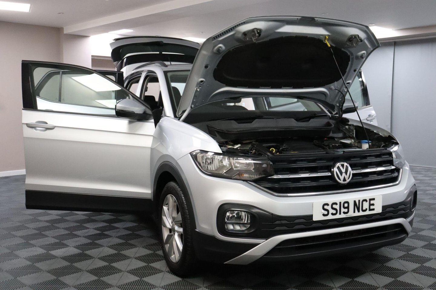 2019 Volkswagen T-Cross — image 12