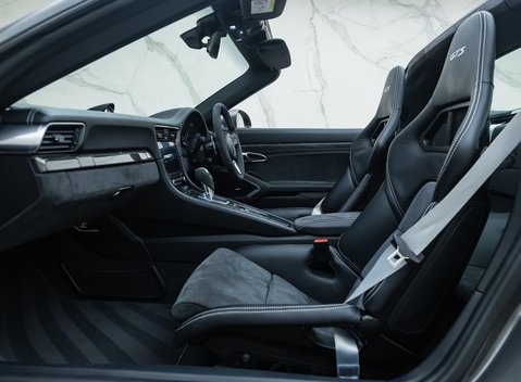 Porsche 911 Targa 4 GTS (991.2) 19