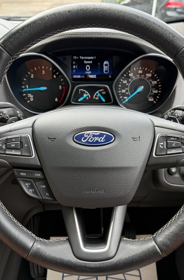 Ford Kuga VIGNALE TDCI AUTO - MILANO GRIGIO PAINT - PAN ROOF -APPEARANCE PACK 