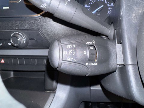 Vauxhall Vivaro 1.5 Vivaro F2700 Dynamic S/S 12