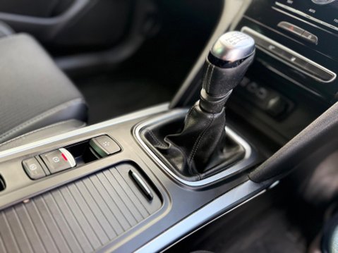 Renault Megane 1.5 Blue dCi Iconic Sport Tourer Euro 6 (s/s) 5dr 25