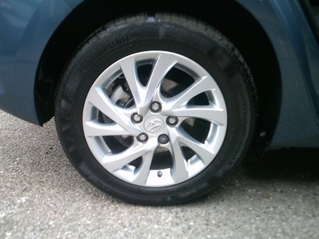 Toyota Auris VVT-I BUSINESS EDITION ONLY 13,000 MILES FROM NEW 9