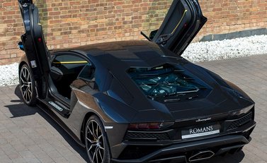 Lamborghini Aventador S LP740-4 13