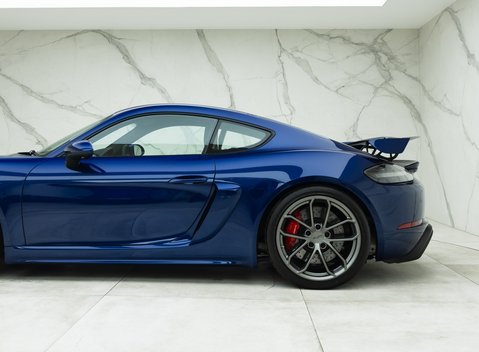 Porsche Cayman GT4 (718) 29