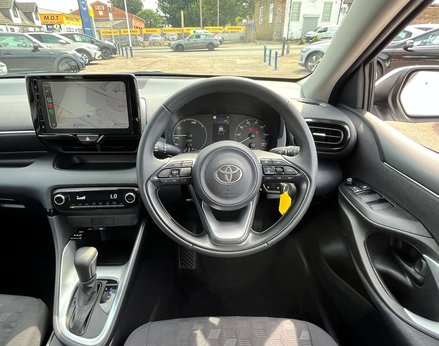 Toyota Yaris ICON HEV CVT 19
