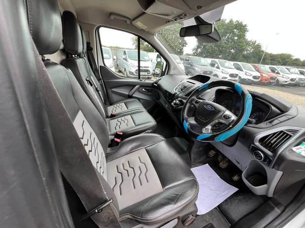 Ford Transit Custom SWB L1H1 Sport 155 Tdci Air Alloy Nav 1 OWNER NO VAT 27