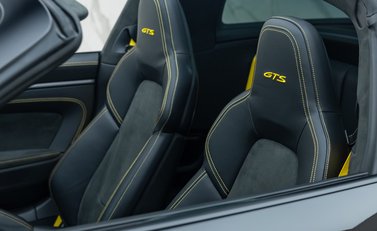 Porsche 911 Targa 4 GTS (992) 37