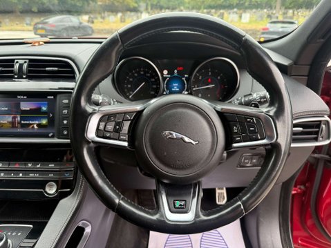 Jaguar F-Pace 2.0 F-PACE R-Sport AWD D Auto 4WD 5dr 27