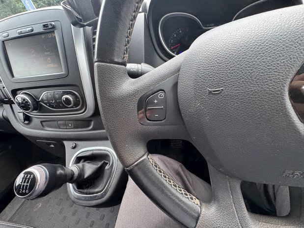 Renault Trafic SWB L1H1 Low Roof SL28 Air Con Alloys Sensors EURO 6 NO VAT 17