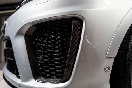 Land Rover Range Rover Sport SVR CARBON EDITION. DEPLOYABLE SIDE STEPS. MATRIX LEDs. CARBON FIBRE ENGINE BAY 60
