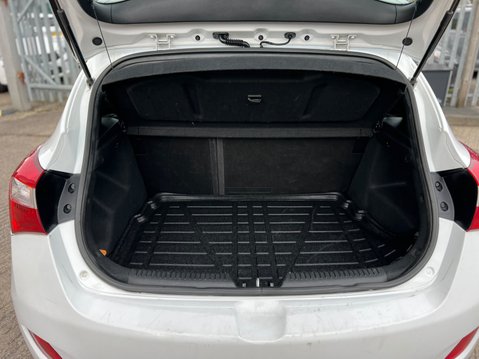 Hyundai i30 CRDI S BLUE DRIVE 17