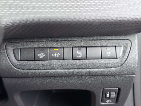 Peugeot 2008 1.2 PureTech Signature SUV 5dr Petrol EAT Euro 6 (s/s) (130 ps) 29
