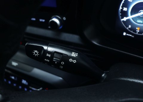 Hyundai BAYON 1.0 T-GDi MHEV Premium SUV 5dr Petrol Hybrid DCT Euro 6 (s/s) (100 ps) 39