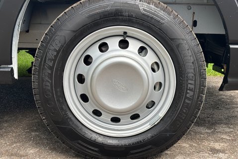 Ford Transit 350 Drw L4 Leader Luton with Tail Lift - Air Con / Rear Camera 32